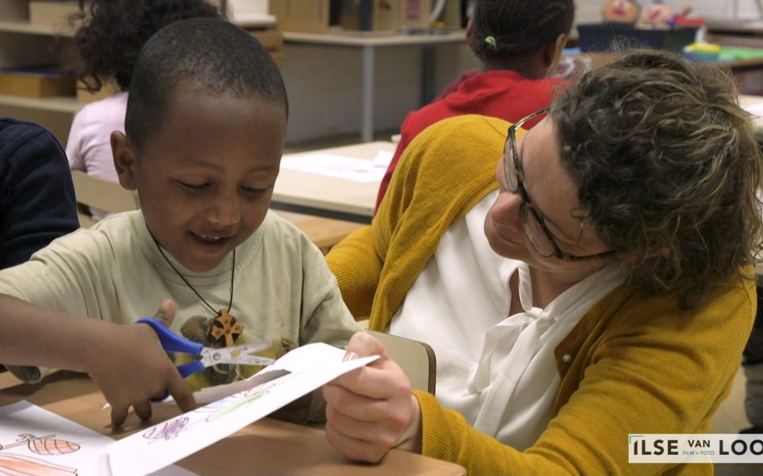 Achter de schermen: Documentaire AZC – school